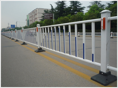 道路<a href='http://www.5566pp.cn' target='_blank'><u>護(hù)欄</u></a>